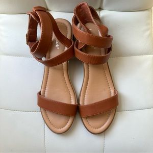 🌼 Love Mark Sandals